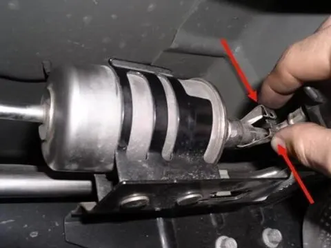 How to Replace the Fuel Filter on a Ford F150?