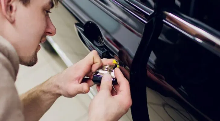 How to fix a truck door that won’t close?