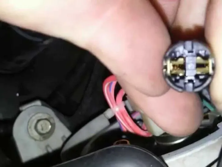 How to replace front turn signal bulb on Ford F150?