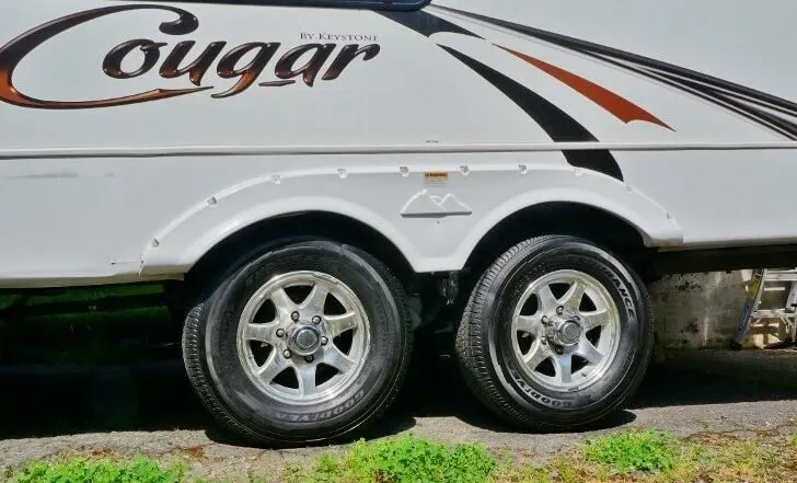 How to Change a Tire on a Double Axle Travel Trailer?
