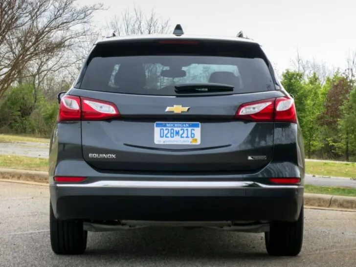 How to Keep Back Window of SUV Clean?