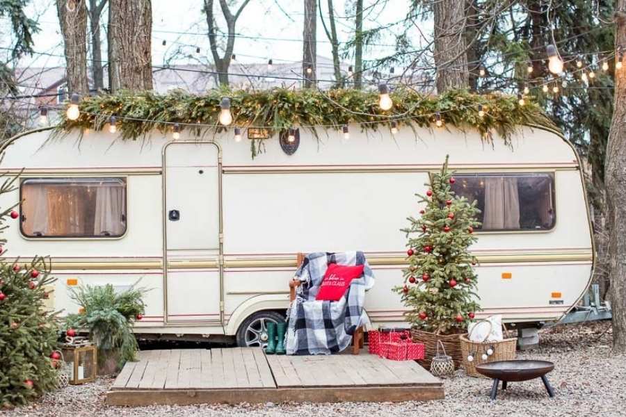 How to Decorate an RV for Christmas? 23 Great Ideas