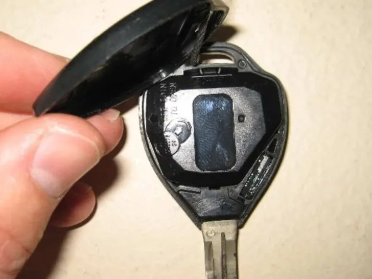 What Battery does a Toyota RAV4 Key Fob take?