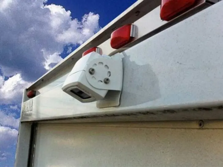 Do Semi Trucks Have Backup Cameras?