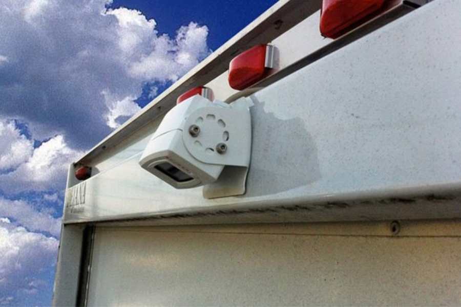 Do Semi Trucks Have Backup Cameras? (Explained)