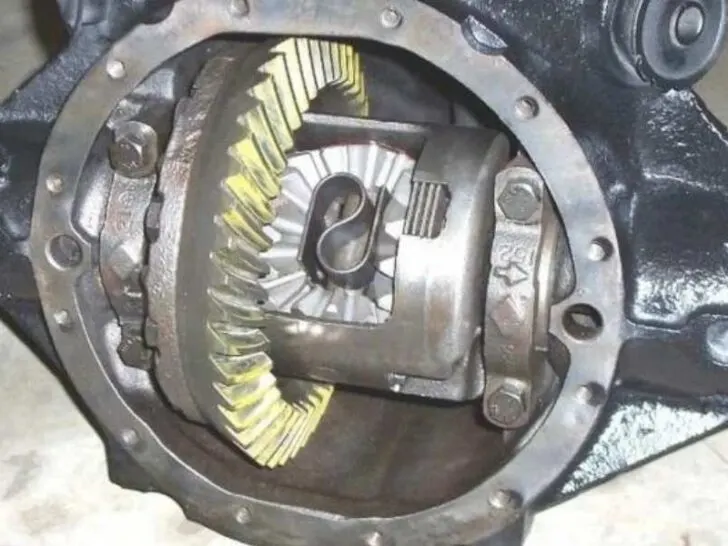 How to Make Both Tires Spin With Limited Slip?