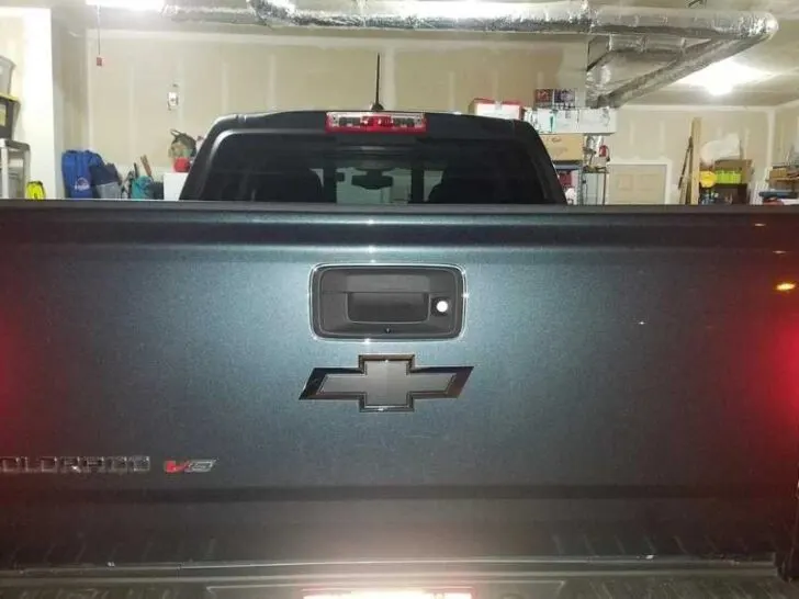 How to Remove Chevy Bowtie from Tailgate?