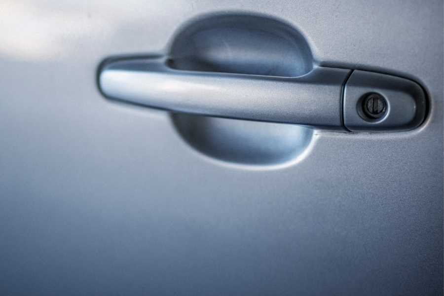 8-common-problems-with-nissan-altima-door-lock-handle
