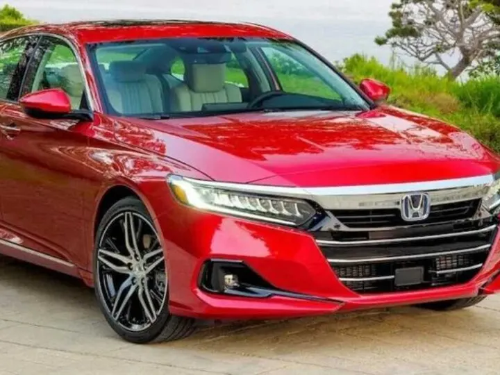 How far can a Honda Accord go with the gas light On?