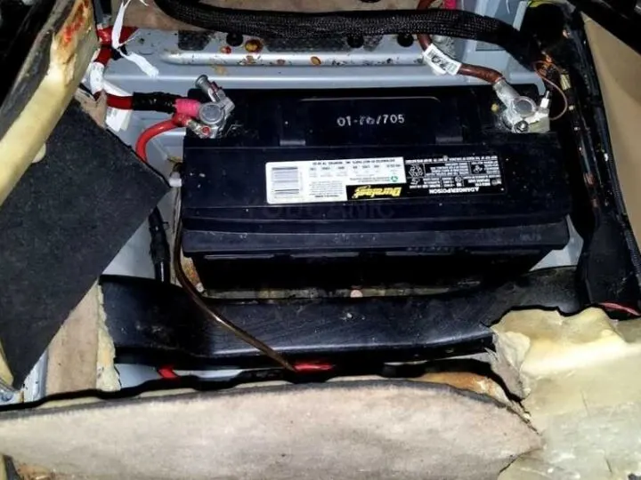 How much to replace Auxiliary Battery on Mercedes Benz?