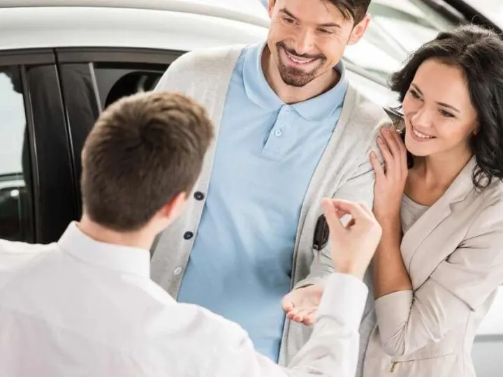 How much does a Mercedes-Benz Car Salesman Make?