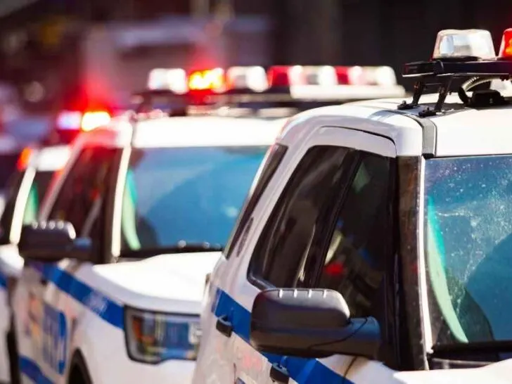 Can Police Cars Change Traffic Lights?