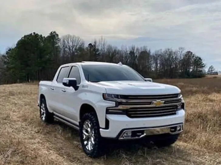 Should I Buy Chevy Silverado Iridescent Pearl Tricoat?