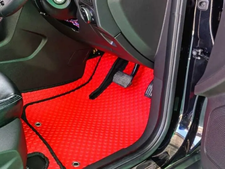 Do Cars Come With Floor Mats?