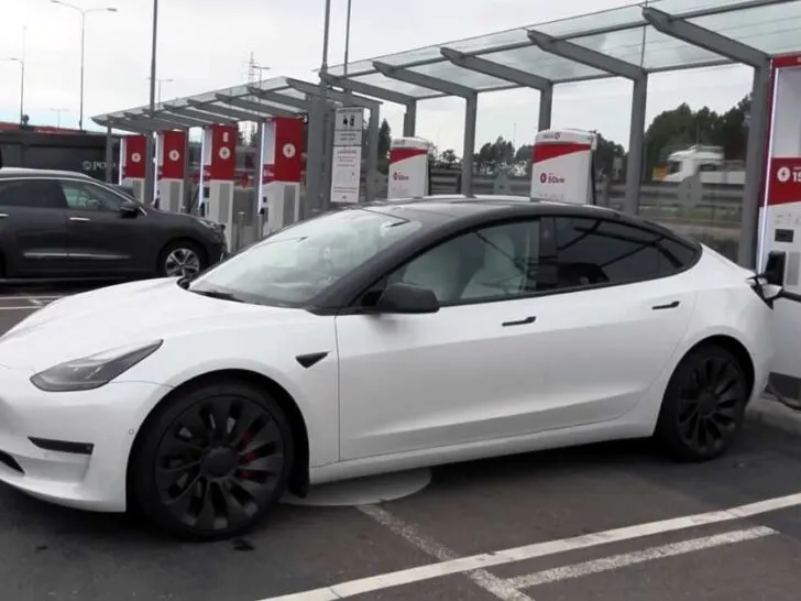 Does Tesla Model 3 Have Air Suspension?