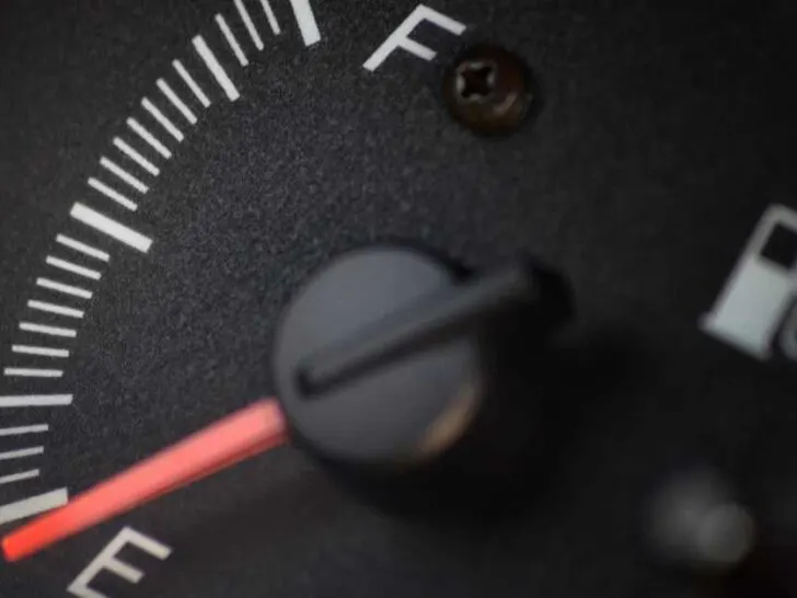 How to check how much gas you have with a broken fuel gauge?