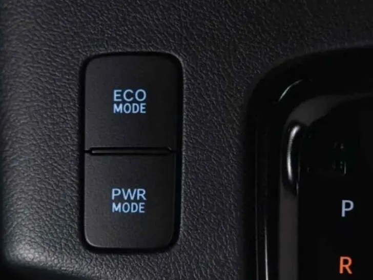 What is Power Mode on Toyota Highlander?