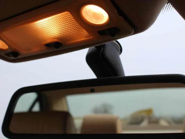 What Causes Interior Car Lights to Flicker?