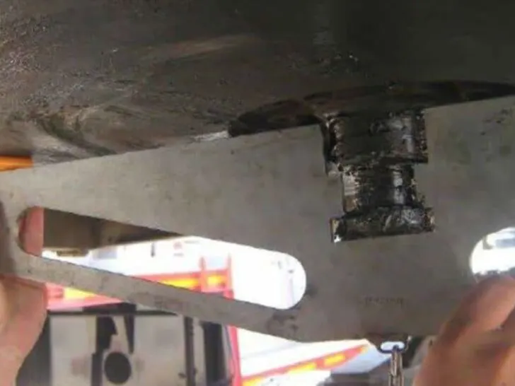 Where is the Kingpin Located on a Semi-Truck?