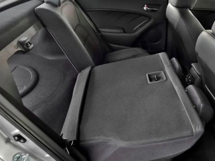 Does Kia Forte Back Seat Fold Down?