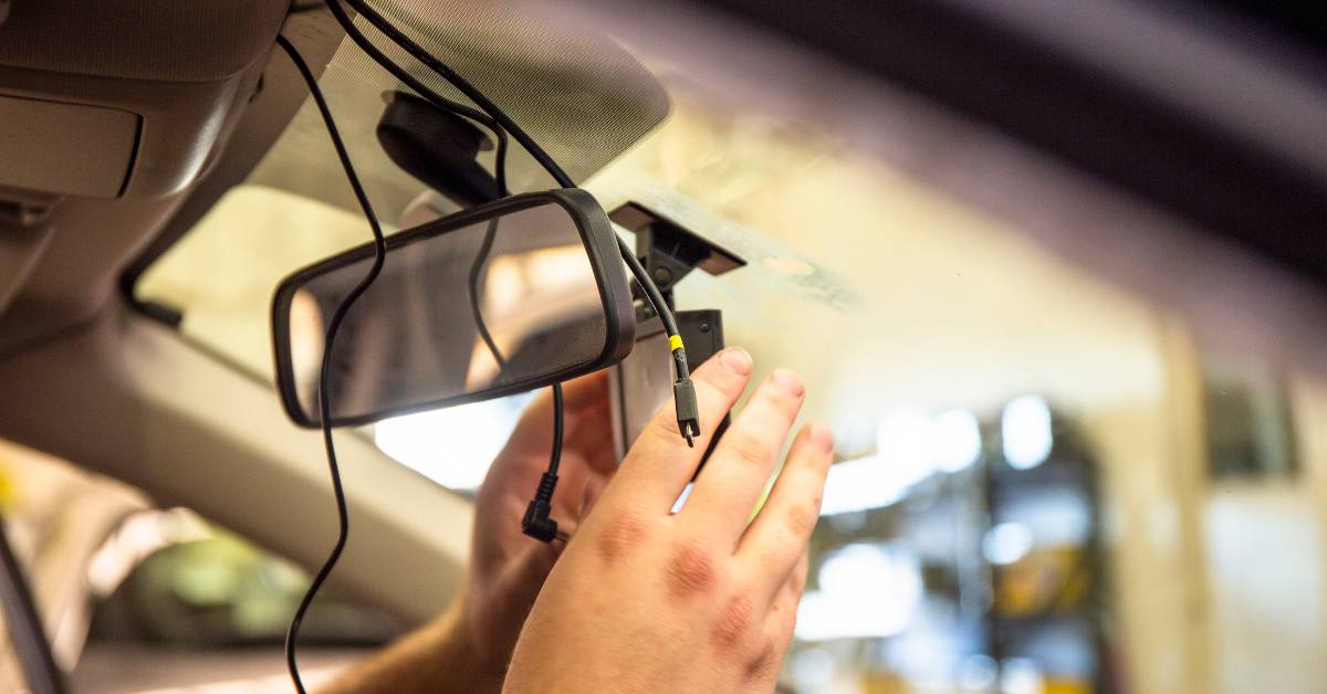 How To Attach Dash Cam To Windshield?