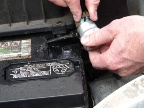 How To Clean Semi-Truck Battery Terminals?