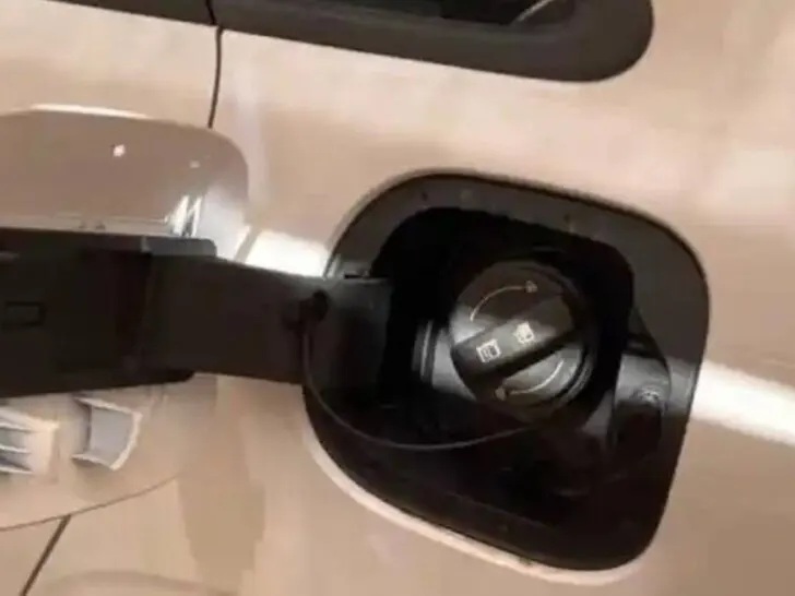 How To Open Kia K5 Gas Tank?
