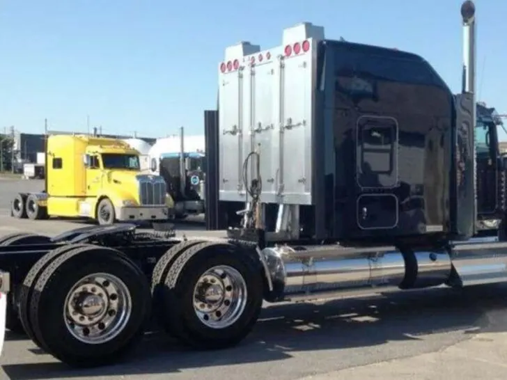 What is a Headache Rack on a Semi-Truck?