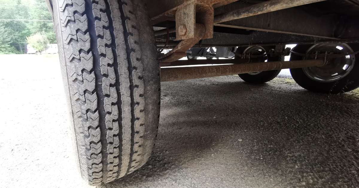 travel trailer rear tires wearing